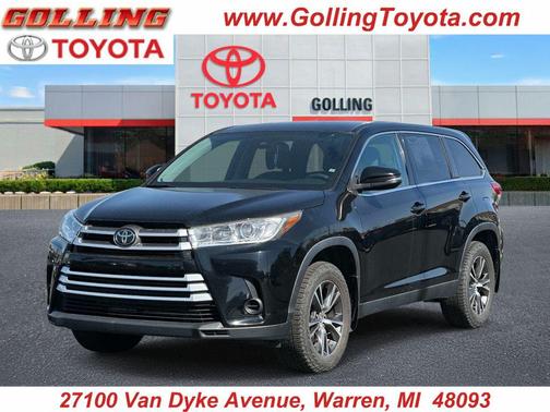 Midnight Black Metallic 2019 Toyota Highlander LE