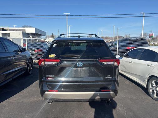 2022 Toyota RAV4 Hybrid SE