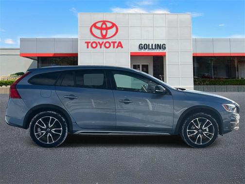 2017 Volvo V60 Cross Country T5