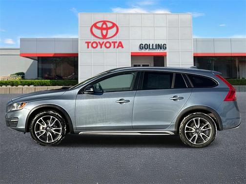 2017 Volvo V60 Cross Country T5