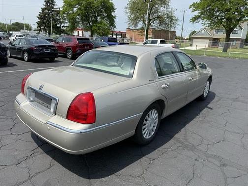 2004 Lincoln Town Car Signature