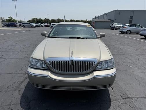 2004 Lincoln Town Car Signature