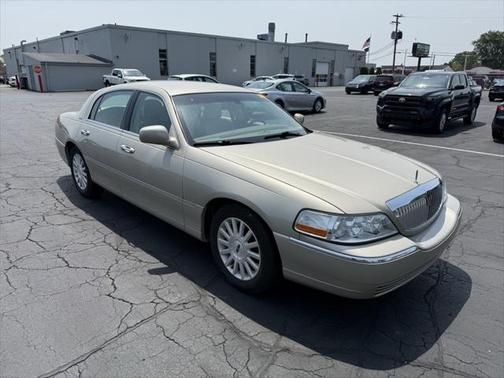 2004 Lincoln Town Car Signature