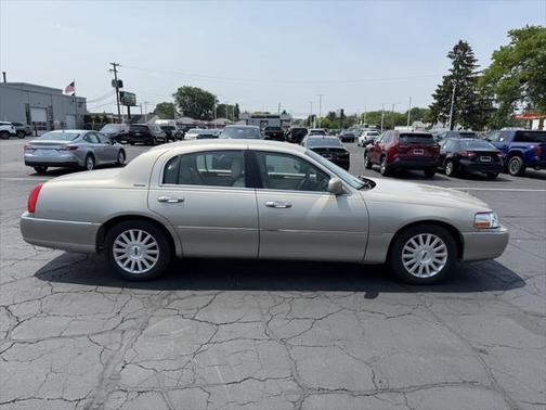 2004 Lincoln Town Car Signature