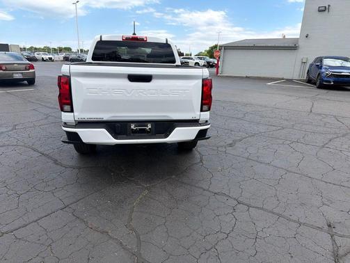Summit White 2023 Chevrolet Colorado LT