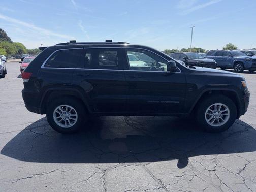 Diamond Black Crystal Pearlcoat 2020 Jeep Grand Cherokee Laredo