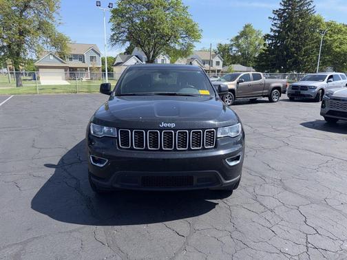 Diamond Black Crystal Pearlcoat 2020 Jeep Grand Cherokee Laredo