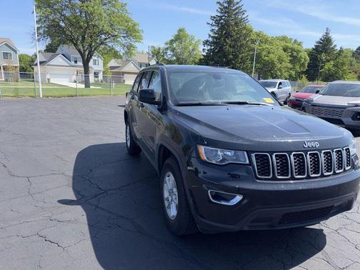 Diamond Black Crystal Pearlcoat 2020 Jeep Grand Cherokee Laredo