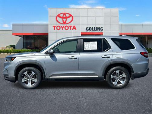 Silver Metallic 2023 Honda Pilot 2WD EX-L 7 Passenger