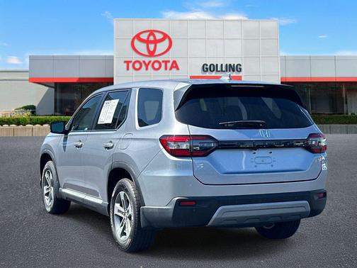 Silver Metallic 2023 Honda Pilot 2WD EX-L 7 Passenger