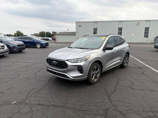 Iconic Silver Metallic 2024 Ford Escape ST-Line