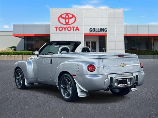 2004 Chevrolet SSR Base