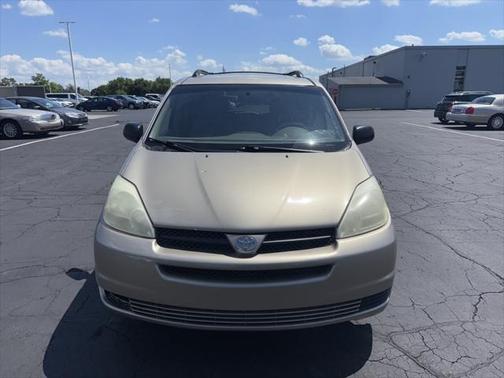 2004 Toyota Sienna LE