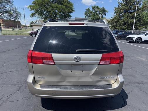 2004 Toyota Sienna LE