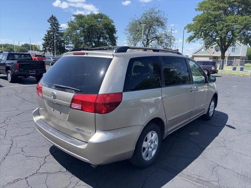 2004 Toyota Sienna LE