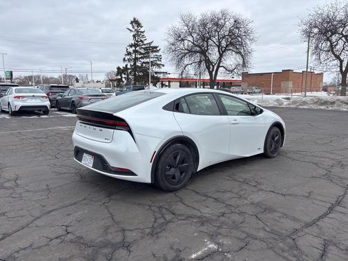 2025 Toyota Prius LE