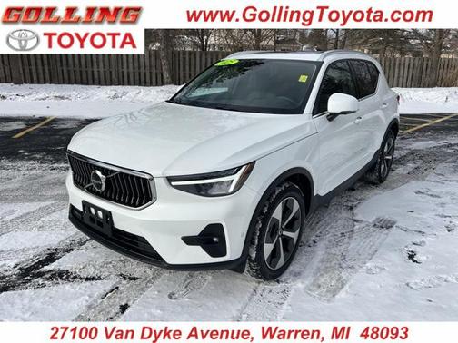 2025 Volvo XC40 B5 Plus Bright Theme