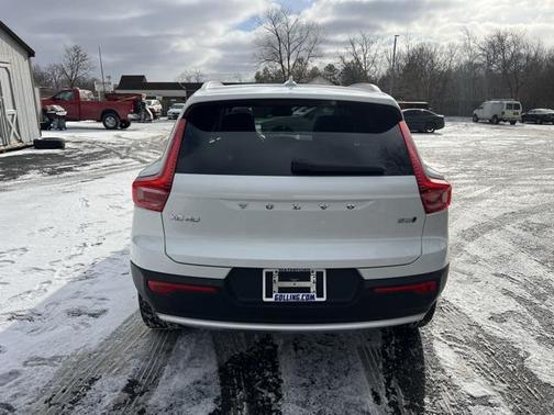 2025 Volvo XC40 B5 Plus Bright Theme