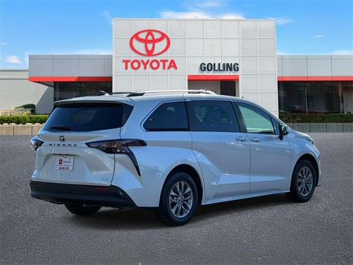 2025 Toyota Sienna XLE