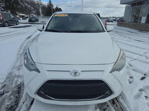 2019 Toyota Yaris Sedan LE