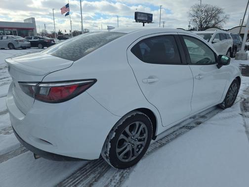 2019 Toyota Yaris Sedan LE