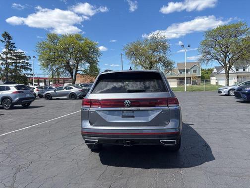 Gray 2025 Volkswagen Atlas 2.0T SE w/Technology 4MOTION