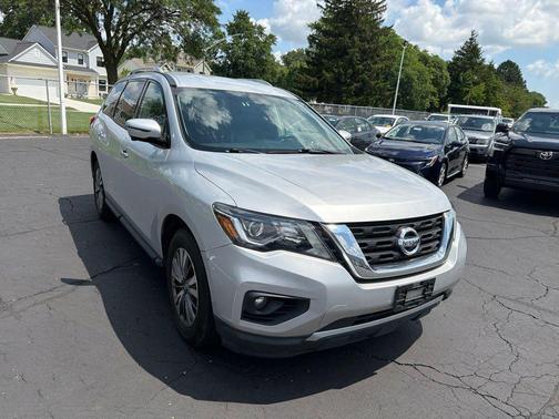 Brilliant Silver Metallic 2019 Nissan Pathfinder SL