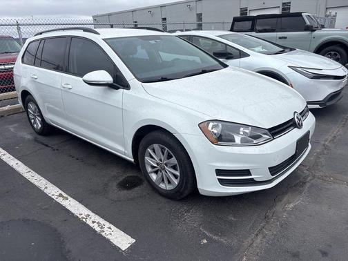 2016 Volkswagen Golf SportWagen TSI S 4-Door