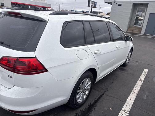 2016 Volkswagen Golf SportWagen TSI S 4-Door