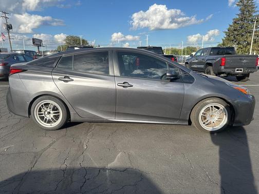 2019 Toyota Prius XLE