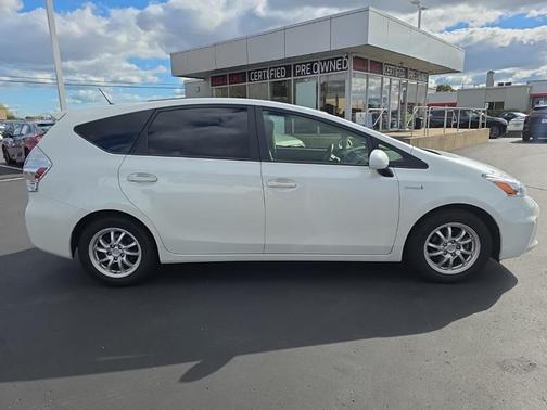 2014 Toyota Prius v Three