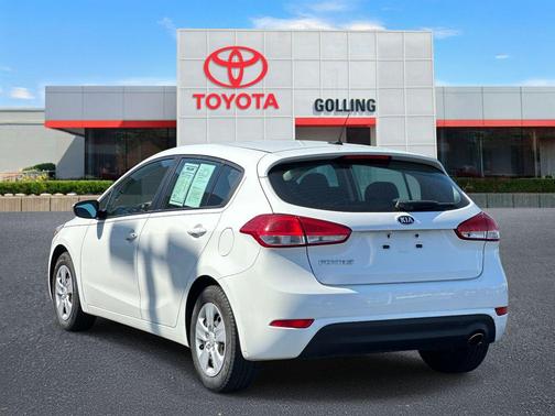 Clear White 2017 Kia Forte LX