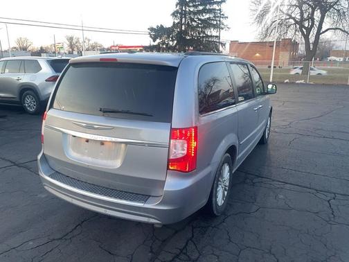 2015 Chrysler Town & Country Touring-L