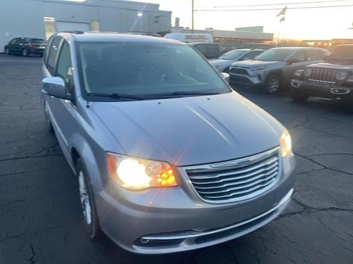 2015 Chrysler Town & Country Touring-L
