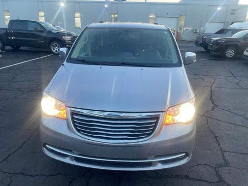 2015 Chrysler Town & Country Touring-L