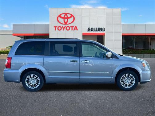 2015 Chrysler Town & Country Touring-L