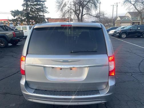 2015 Chrysler Town & Country Touring-L