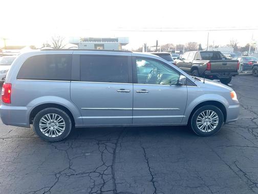 2015 Chrysler Town & Country Touring-L