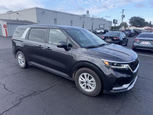 2023 Kia Carnival LX