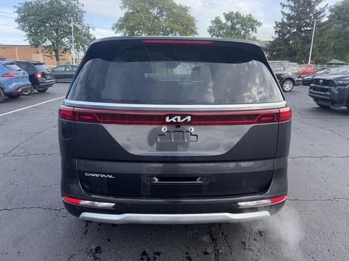 2023 Kia Carnival LX