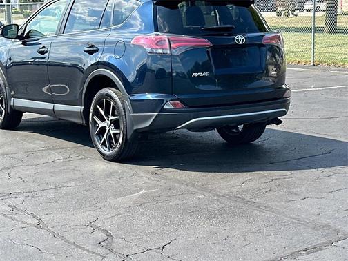 2017 Toyota RAV4 SE