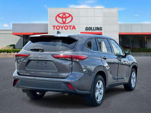 Magnetic Gray Metallic 2022 Toyota Highlander LE