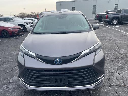 2024 Toyota Sienna XLE