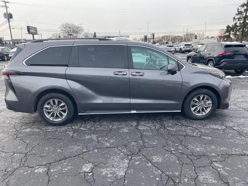 2024 Toyota Sienna XLE