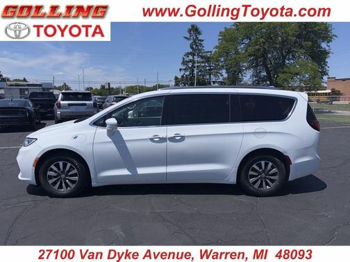 Bright White Clearcoat 2021 Chrysler Pacifica Hybrid Touring L
