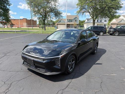 Aurora Black Pearl 2026 Kia K4 LXS
