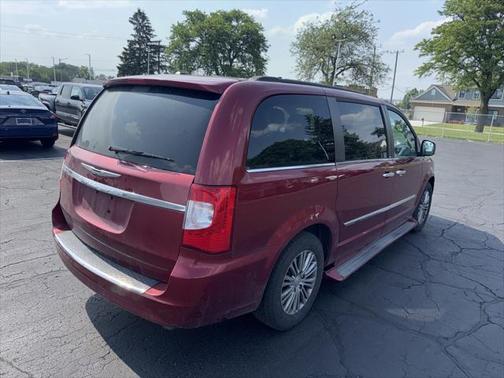 2014 Chrysler Town & Country Touring-L
