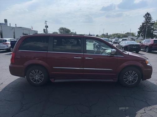 2014 Chrysler Town & Country Touring-L
