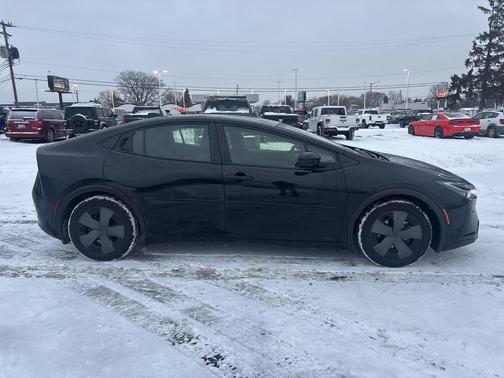 2025 Toyota Prius LE