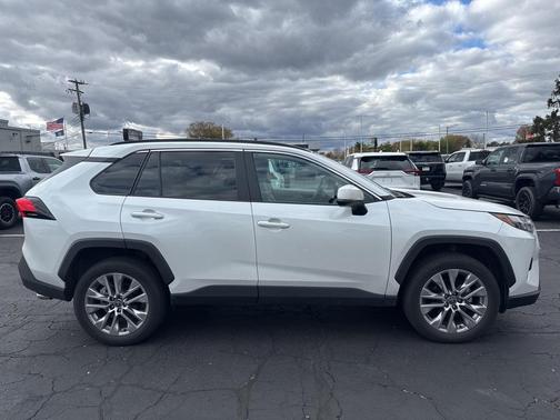 2024 Toyota RAV4 XLE Premium